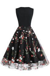 Schwarzes Vintage Kleid aus den 1950er Jahren mit Stickerei